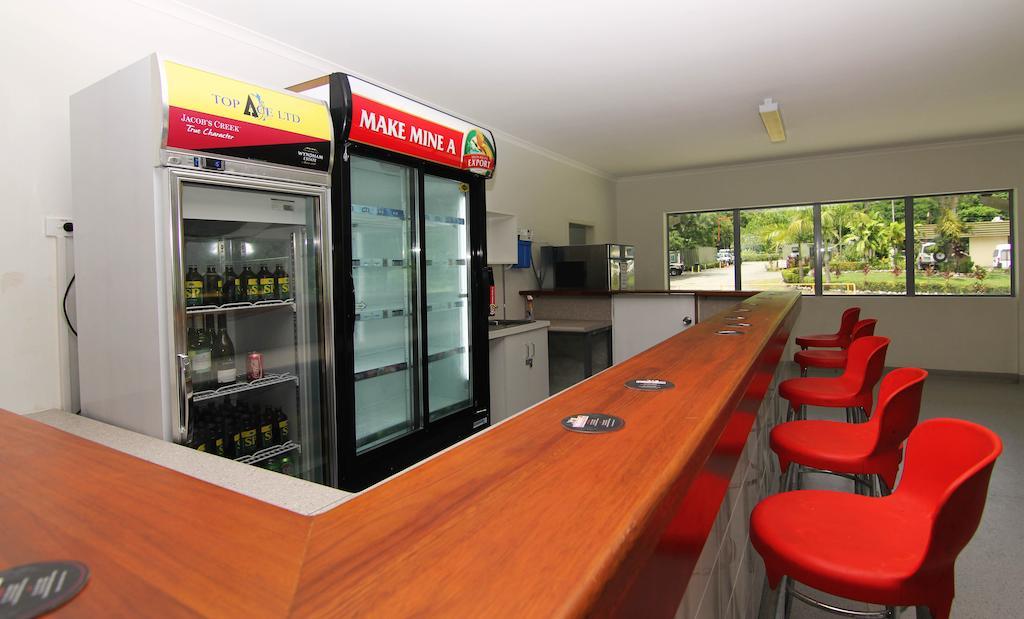 Crossroads Hotel Lae Omili Exterior foto